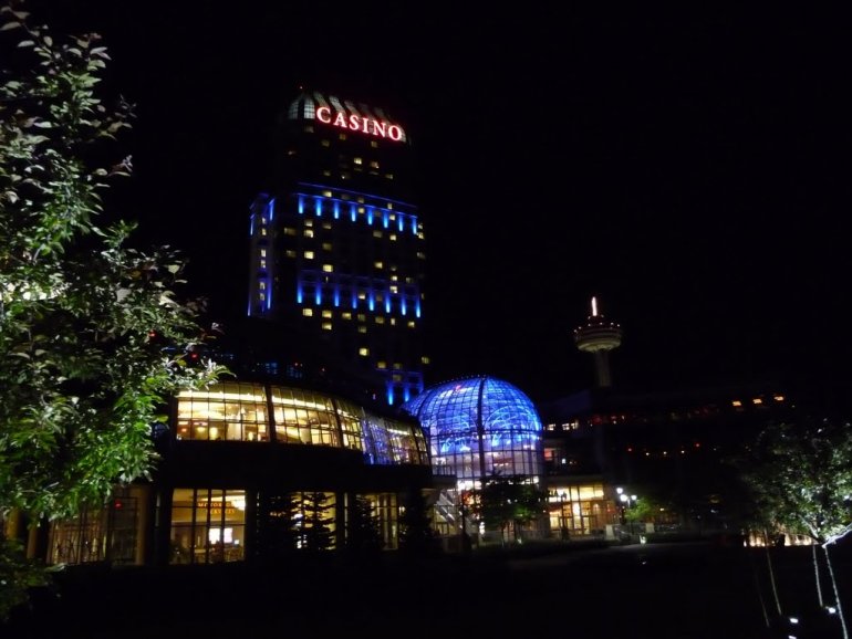 Ночной вид на Casino Niagara в Канаде