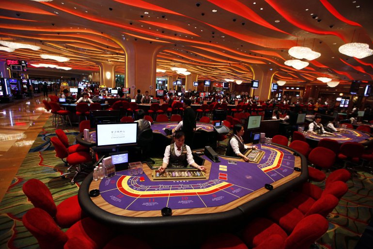 Пустой игровой зал казино в Макао